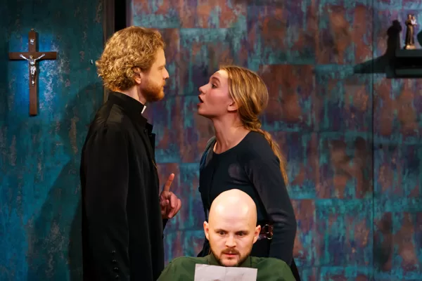 “Üksildane lääs” (Kuressaare Teater) Foto - Kalev Lilleorg 
